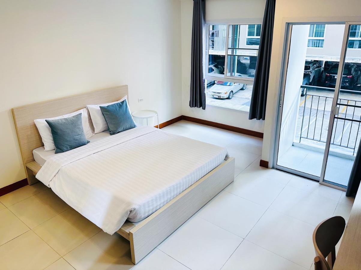 The Lodge @ Min Residence Bangkok Bagian luar foto